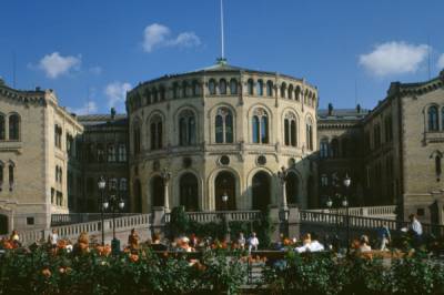 Stortinget med kritikk av filmpolitikken.