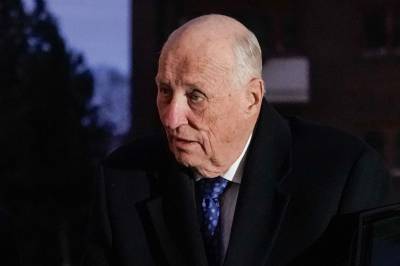 Kong Harald taus om kronprinsessen