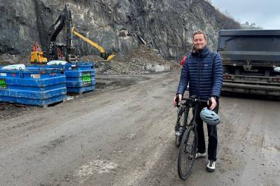 Tøyse-sak med et snev av alvor