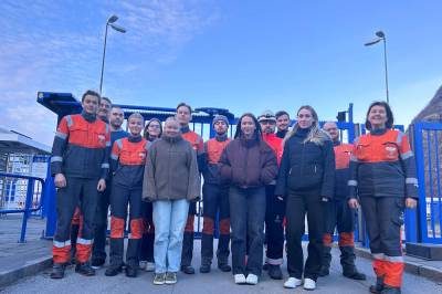 width=device-width, initial-scale=1