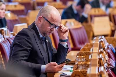 Pumpeprisdrama på Stortinget: Flertall for hastebehandling