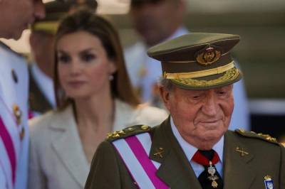 Han er bitter og i eksil. Eks-kongens memoarer kommer på et følsomt tidspunkt. 