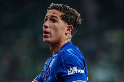 Chelsea sjokkerer Manchester City med scoring på overtid av Enzo Fernández