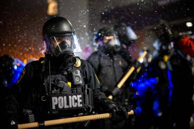 Dommer kraftig ut mot Trumps ICE - forbyr flere arrestasjoner