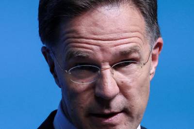 Rutte ber Nato-landene bevege seg mot 5-prosentmålet