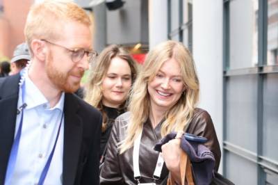 Kjendisene strømmer til