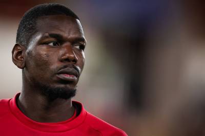 Fotballstjernen Pogba fascinert av kamelveddeløp – har kjøpt profflag