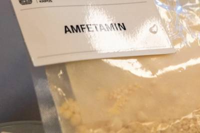 Putta amfetamin i drikka til sambuaren