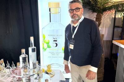 Jubel: Kan snart selje spritflasker frå brenneriet