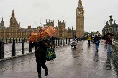 Fem politifolk skadet da politibåt traff Westminster Bridge i London