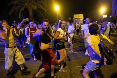 Åtte skadet da 25.000 protesterte mot turister i nordmenns ferieparadis