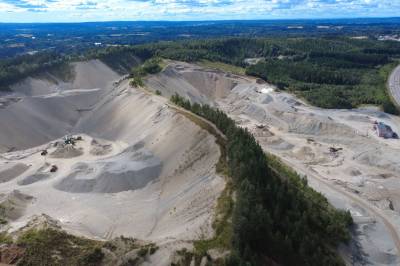 Dype groper i Monaryggen står igjen etter mange år med grusuttak – nå skjer det noe