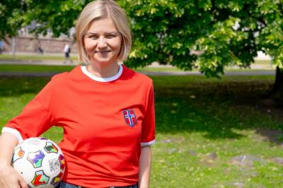 Flere partier åpner for fotball-VM i Norge