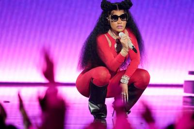 Nicki Minaj er en av USAs største stjerner. Nå vil fans ha henne deportert.