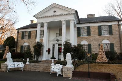 Hva heter Elvis Presleys berømte eiendom i Memphis?