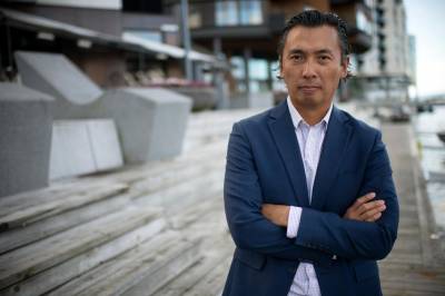 – Børsene må falle mer før vi kjøper, sier Olav Chen.