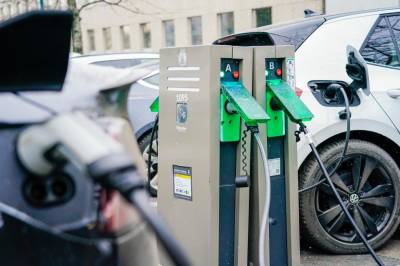 Det vil ikke være vanskelig å nå bare elbiler på veiene i 2040, hvis Stortinget vil. Men vil vi det?