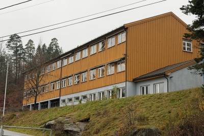 Foreldre vil kjøpe nedleggingstruet skole