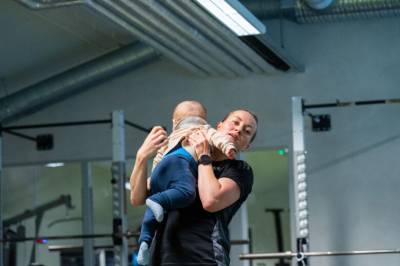 Tar radikale gravid-grep