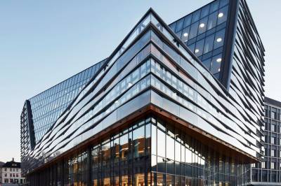 Sjefen i meglerhus slutter brått: – Slikt som ofte skjer, sier styreleder