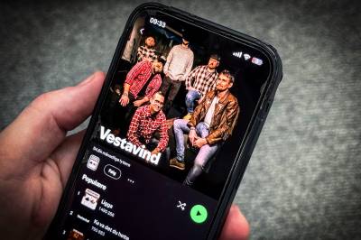 Festival avbooker AI-band etter mediastorm