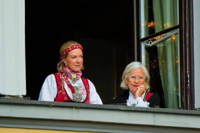 Dukket opp i slottsvinduet