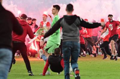 Stormet banen og angrep keeper – nå kan seriegullet ryke