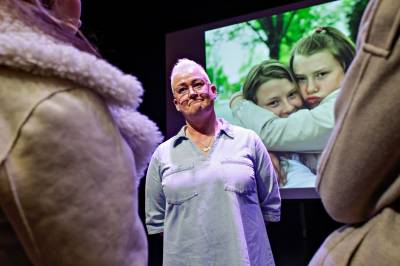 For tre år siden mistet hun Mina og Mille. Nå kommer hun med råd til andre foreldre.