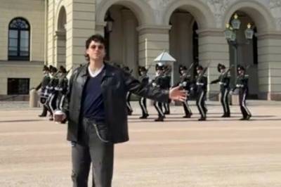 Her danser superstjernen foran Slottet