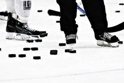 Hva kalles «ballen» i ishockey?