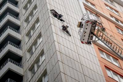 Udetonert bombe-drone sitter fast