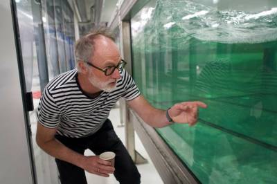 En tsunami kan bevege seg 800 kilometer i timen. Nå har forskere i Oslo fått et basseng de kan forske på bølger i