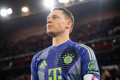 Evighetsmaskinen Manuel Neuer fisker opp signaturpennen før lørdag