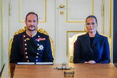 Kongen og kronprinsessen tilbake på jobb