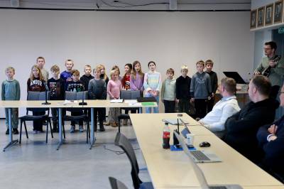 D.D.E.-koret sang for kommunestyret