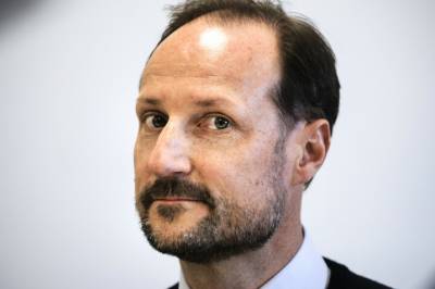 Møter pressen