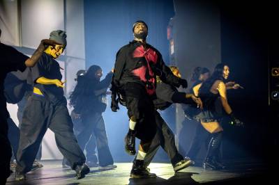 Arif leverer en så god teaterkonsert, at det bør få konsekvenser.