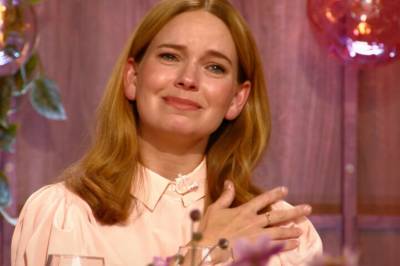 Vi anmelder låt for låt