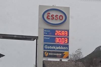 I natt blir drivstoff billigere: – Kan variere noe fra stasjon til stasjon