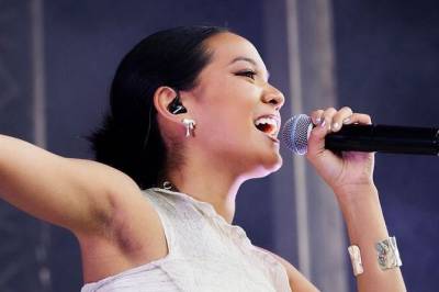 Nye detaljer: Hillari (22) synger og «Beat for beat»-pianist spiller