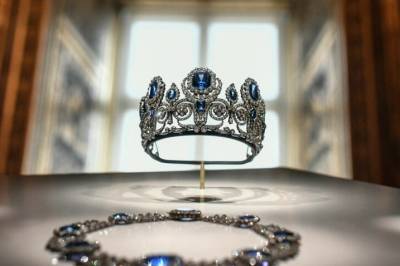 Bak smykkene skjuler det seg en tragisk kjærlighetshistorie