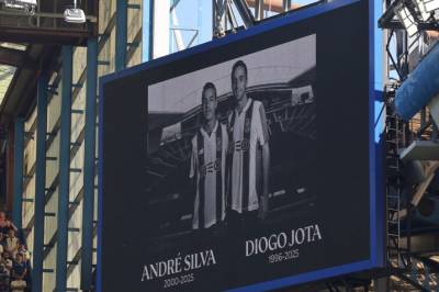 Pinlig tabbe under hyllest