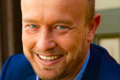 Trekker seg etter hemmelig forhold