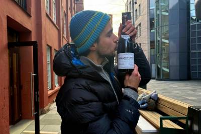 Kjøpte vinflaske til 90.000 kroner: – Jeg blir litt flau