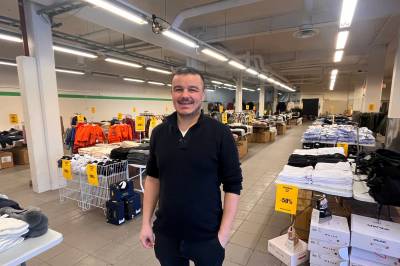 Stenger butikken, men først må 600 kvadratmeter tømmes