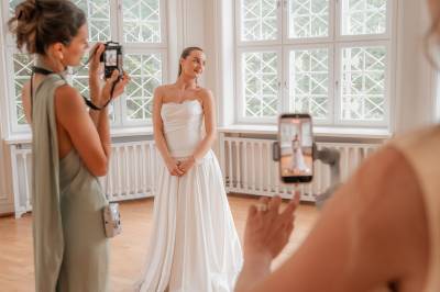Betaler 16.000 for mobilbilder i bryllupet