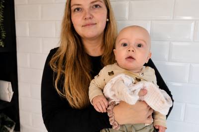 Amalie Moe fødte på tolv minutter. Jordmødrene skulle egentlig sendt henne til et sykehus to timer unna.