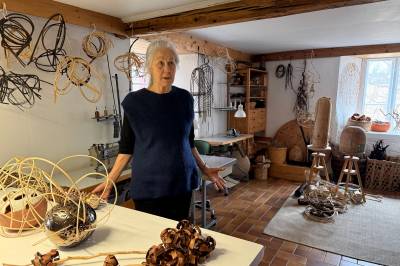 Natur, tradisjon og magi på Huset Aukrust: Åpner årets TronTalks-utstilling med «To Tre»