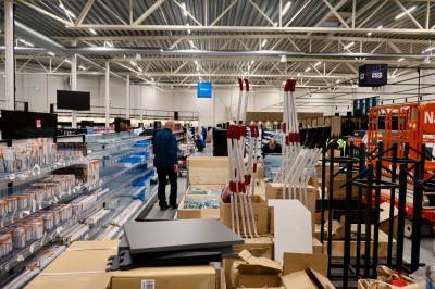 40 personer i sving for å flytte butikken