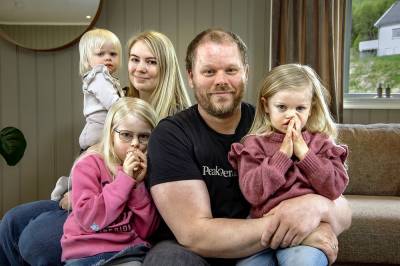 Drama da Annie blei fødd på badegolvet – provosert av kuttforslag
